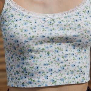 Brandy Melville: Floral Skylar Crop Top 🌼